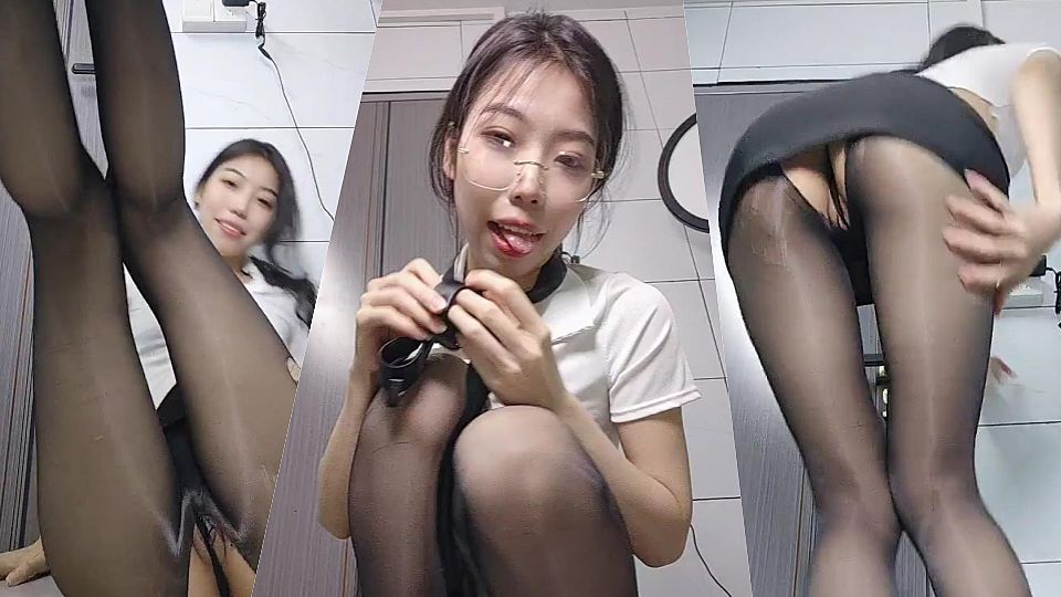 【施施】反差婊骚母狗，黑丝高跟道具狂插，扣穴喷水好骚 (1)